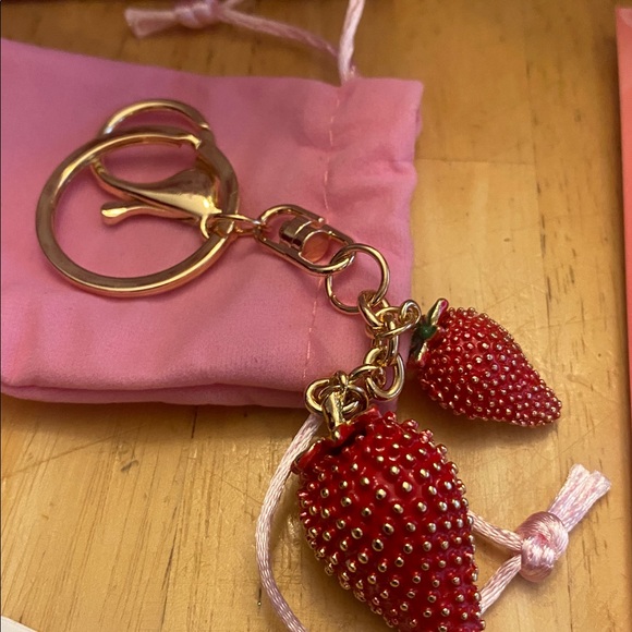 Valentines Day gift set w handled box incl heart necklace, mug, purse charm more - Picture 5 of 9